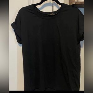 Black tshirt small